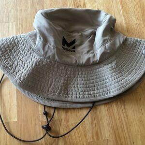NWT Mission khaki sun hat with buttons